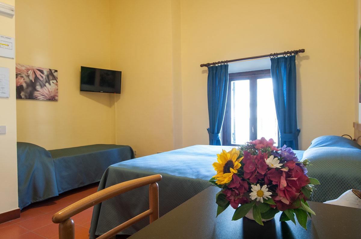 Hotel Capranica Exterior photo